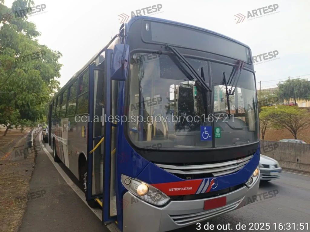 Ônibus intermunicipal Mercedes-Benz Comil