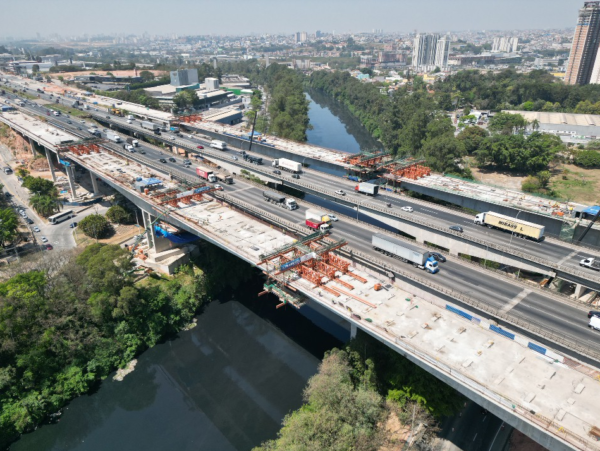 Ponte Guilherme de Almeida alcança novo marco com “beijo” da estrutura no sentido Leste