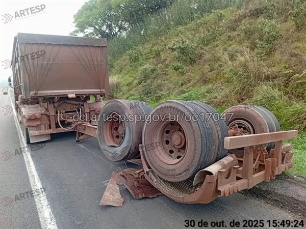 Semi-reboque e bitrem rodovia dos Bandeirantes