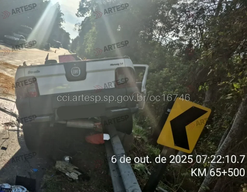 Utilitário Fiat Strada capotamento