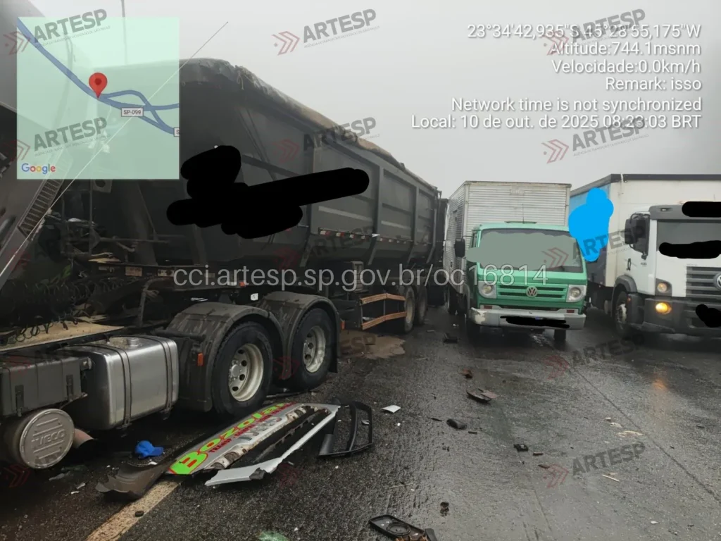 Veículos envolvido no acidente rodovia dos tamoios rodovia