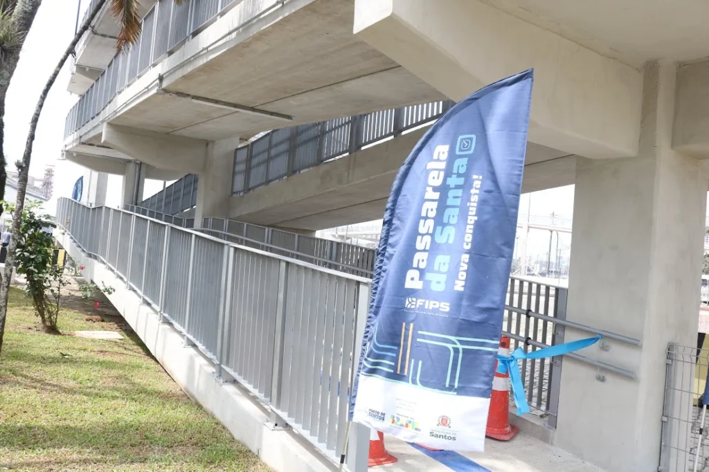 nova passarela de acesso ao terminal de cruzeiros de Santos