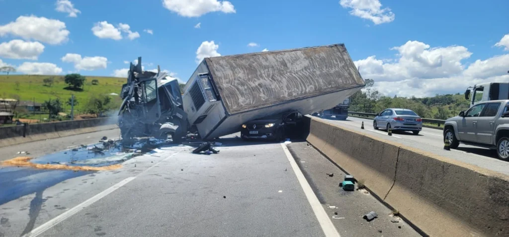 rodovia dutra fogo pindamonhangaba acidente