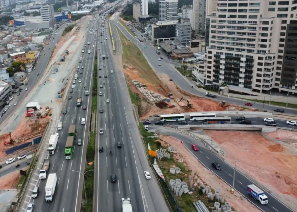 ViaOeste libera fluxo no viaduto do Trevo de Barueri