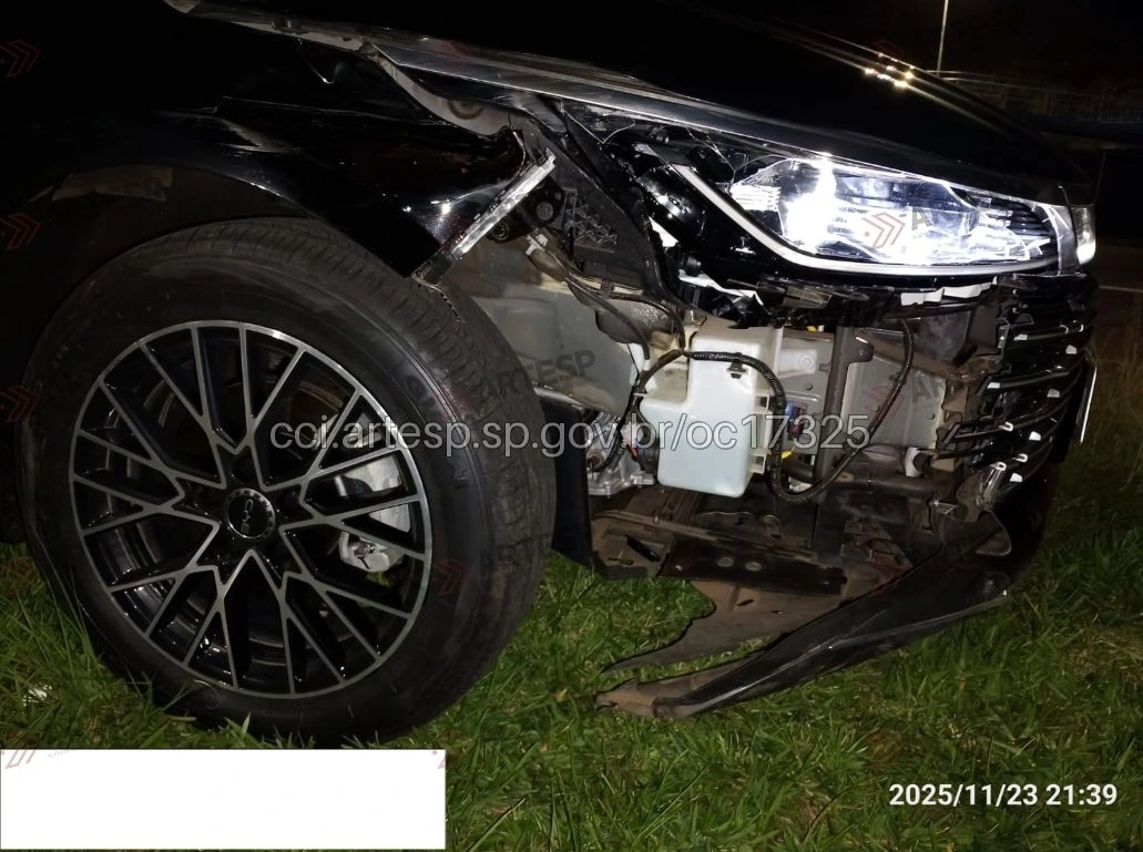 Automóvel Byd King no km 63 em Bom Jesus dos Perdões rodovia dom pedro I