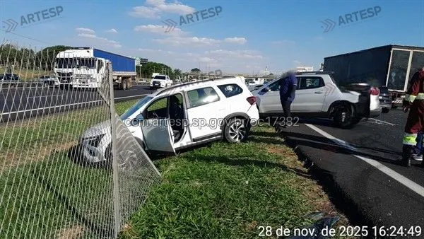 Automóvel Spin e utilitário Toro rodovia dos bandeirantes