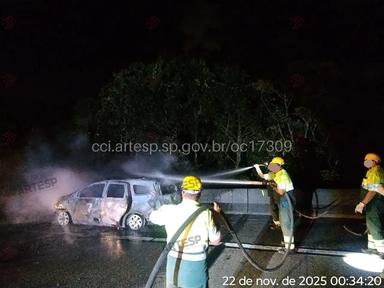 Automóvel Spin no km 46 em São Vicente rodovia dos Imigrantes