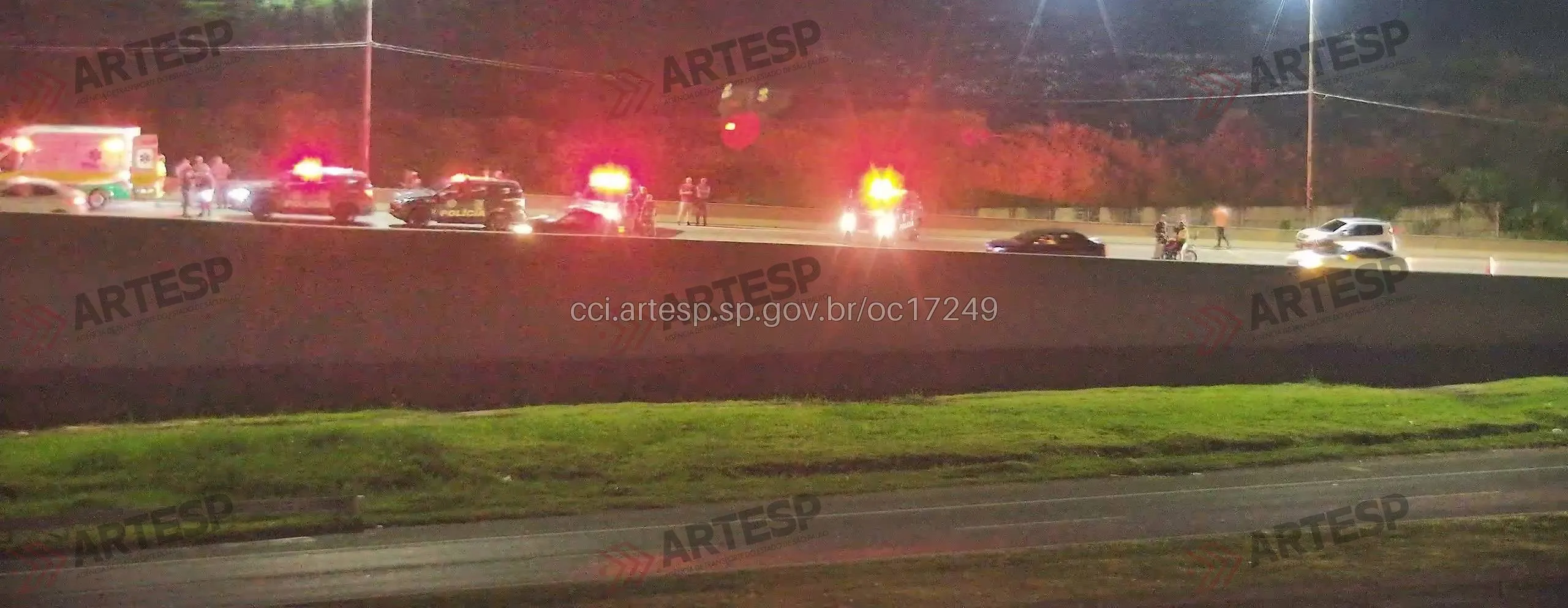 Rodovia Ayrton Senna Automóvel Yaris envolvido na ocorrência rodovia ayrton senna