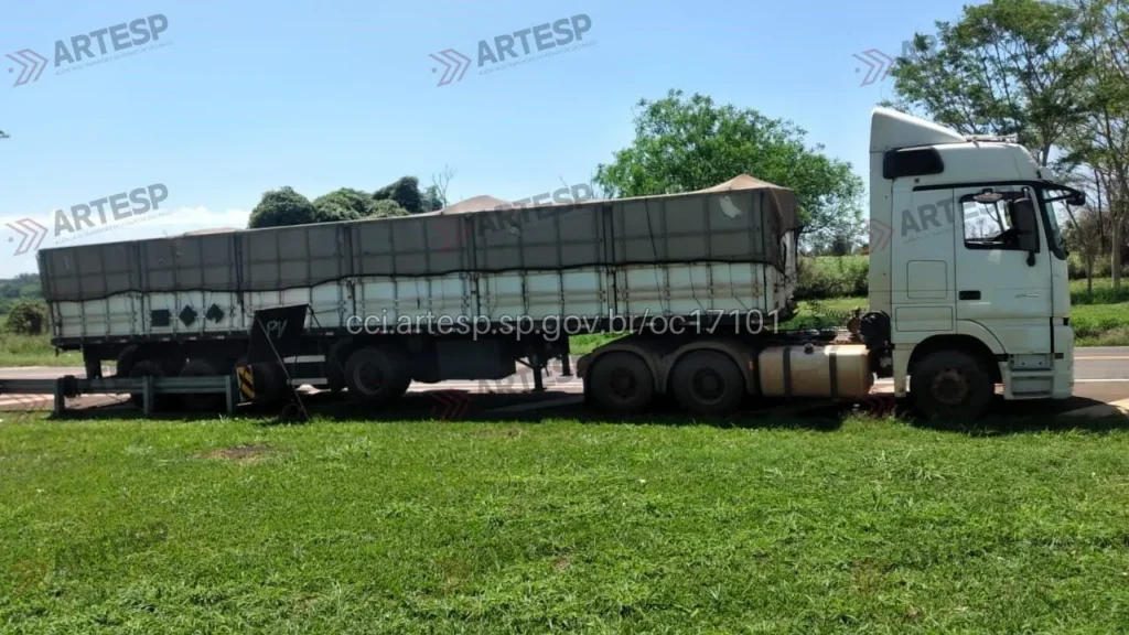 Caminhão Mercedes-Benz Actros SP-255 Dourado