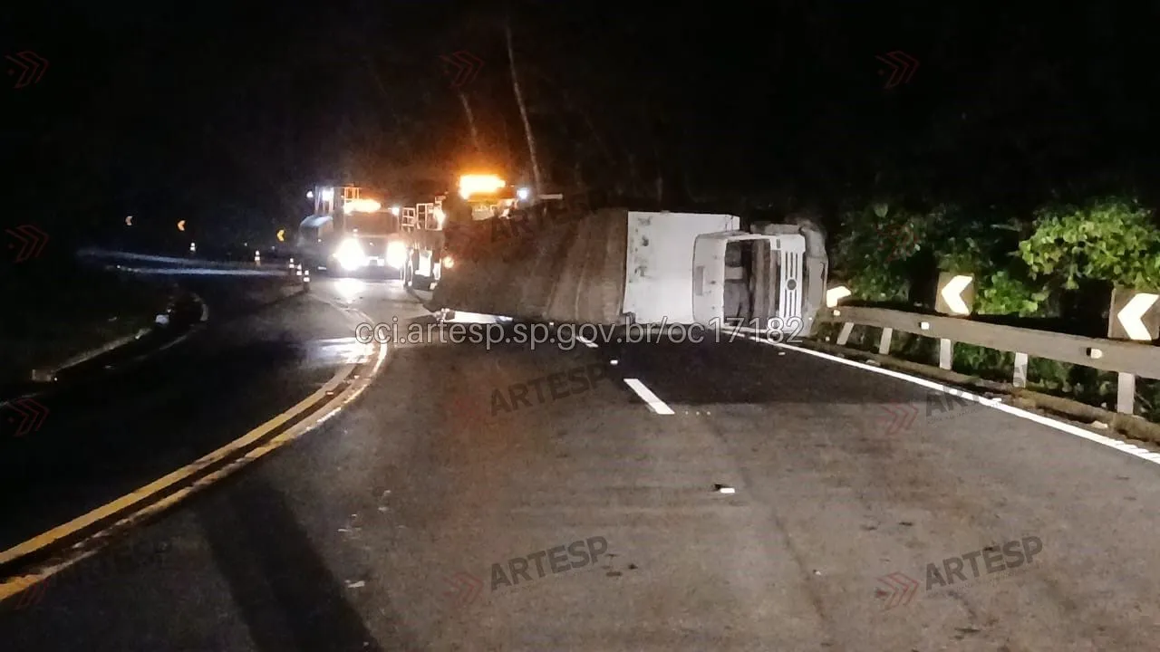 Caminhão Vw 23.210 rodovia mogi-bertioga