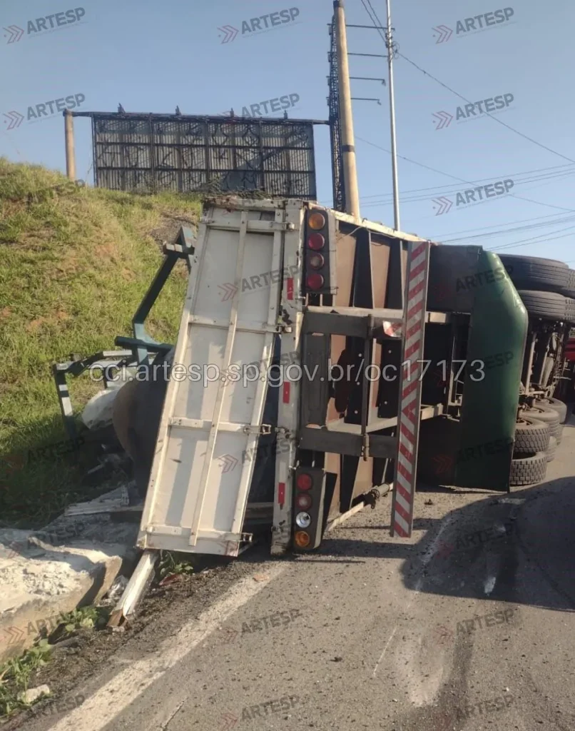 Carreta Axor 2035 rodoanel em barueri rodovia