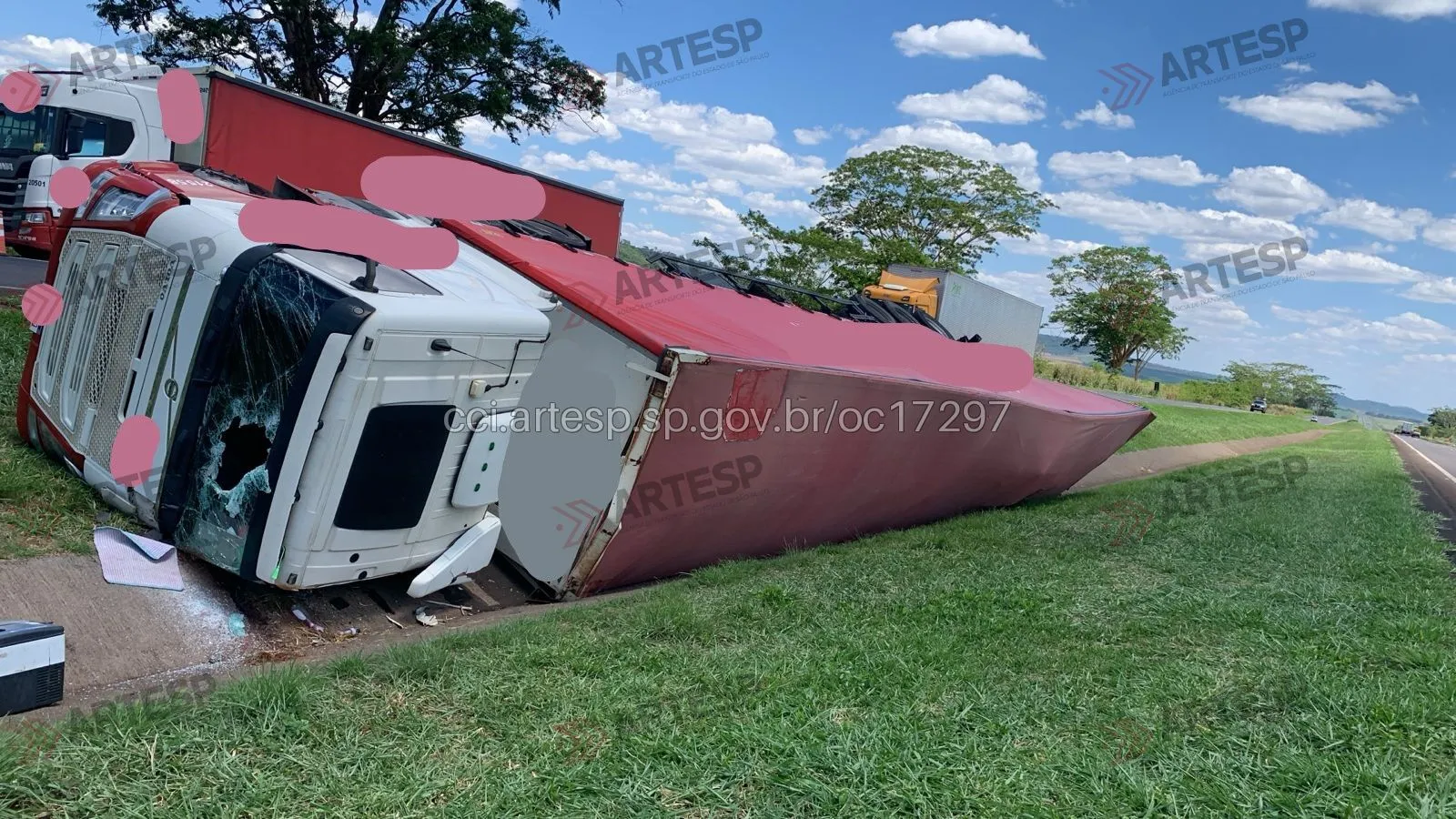 Carreta Scania 25.320 tombamento rodovia anhanguera