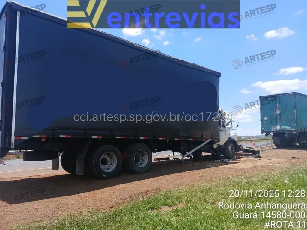 Carreta Scania 25.320 tombamento rodovia anhanguera