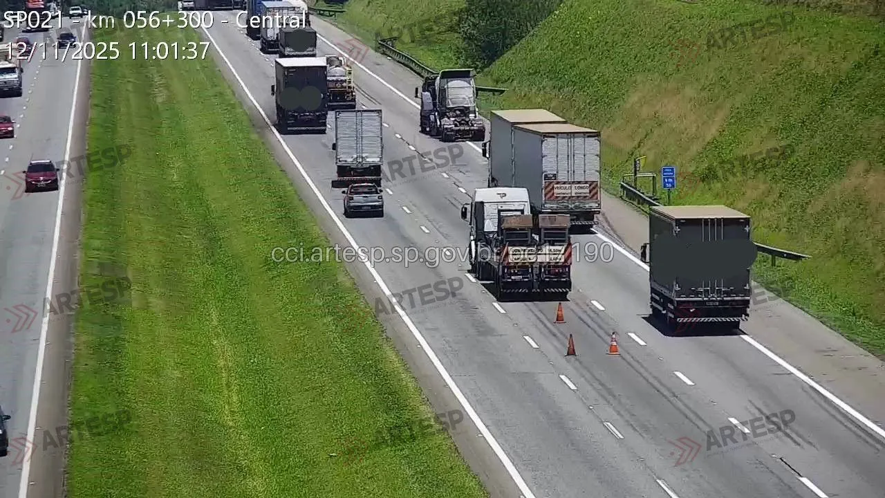 Carreta VW 25.420 no km 56 rodoanel