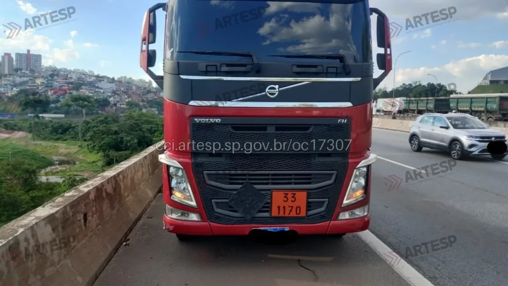 rodoanel Carreta Volvo FH 540 no km 31 em Embu das Artes