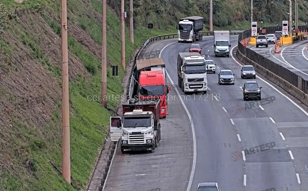 Carretas Scania 113 e Iveco Hi Way 440 em Itapevi