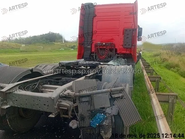 Cavalo mecânico Volvo FH 440 no km 69,4 em Louveira rodovia dos Bandeirantes