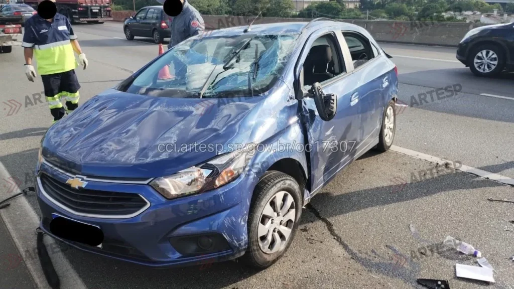 Chevrolet Onix no km 31 em Embu das Artes rodoanel