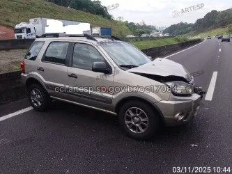 Ford Ecosport no km 17 da rodovia dos Bandeirantes em SP