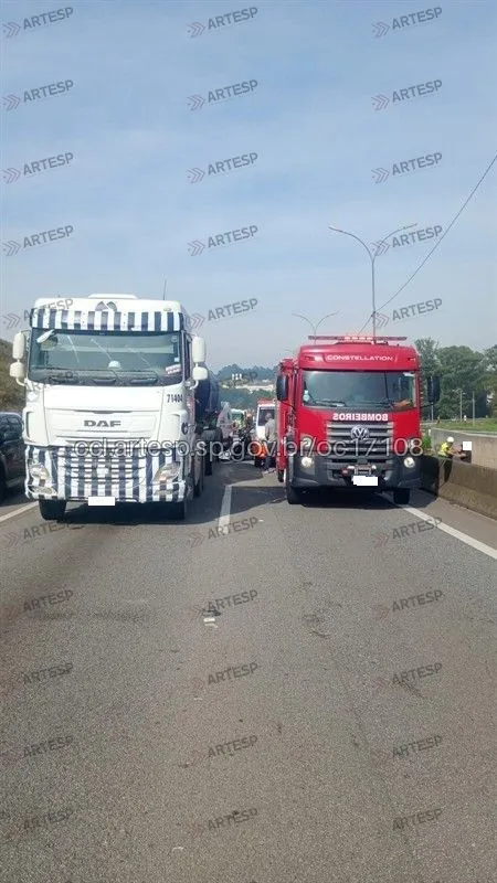 Moto Honda Start 160, caminhão Iveco Daily 3513 e carreta Iveco Daily 3513 rodovia castelo branco