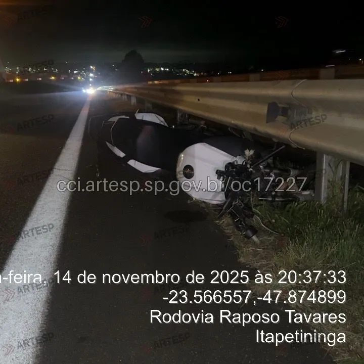 Moto YBR 150 em Alambari