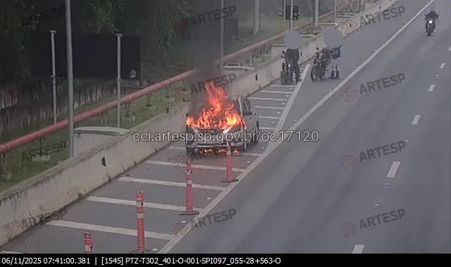 Nissan Versa rodovia dos Tamoios Contorno de Caraguatatuba e São Sebastião