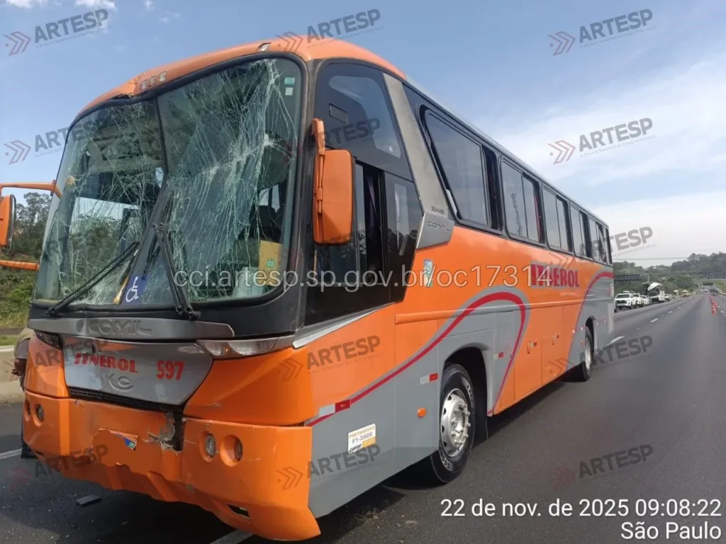 Ônibus Comil no km 24 em SP