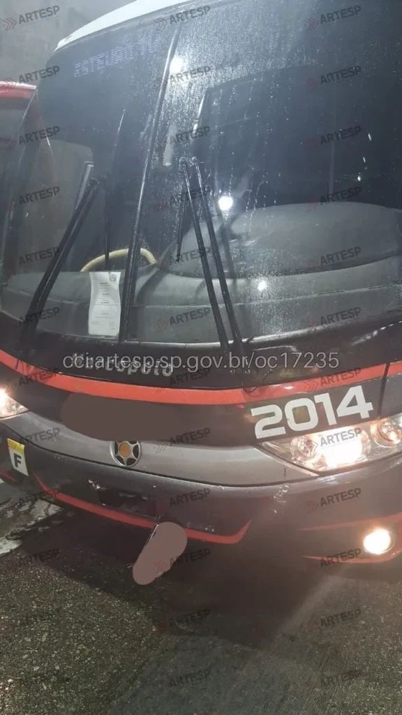 Ônibus Marcopolo no km 48,7 em São Vicente