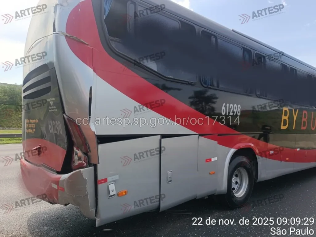 Ônibus Mercedes-Benz Marcopolo no km 24 em SP