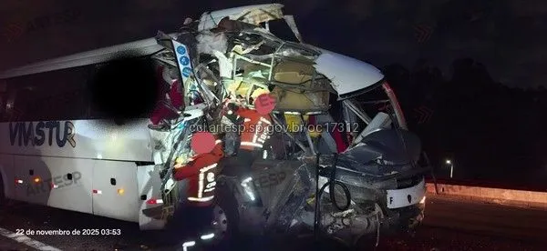 rodovia dos Bandeirantes Ônibus Scania Marcopolo no km 24 em SP