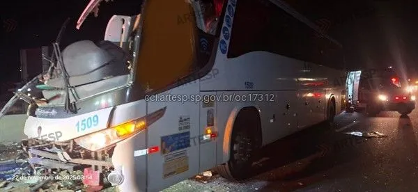 Ônibus Scania Marcopolo no km 24 em SP