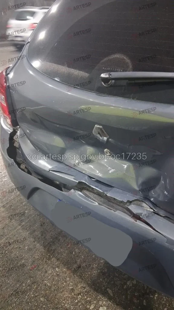 Renault Sandero no km 48,7 em São Vicente