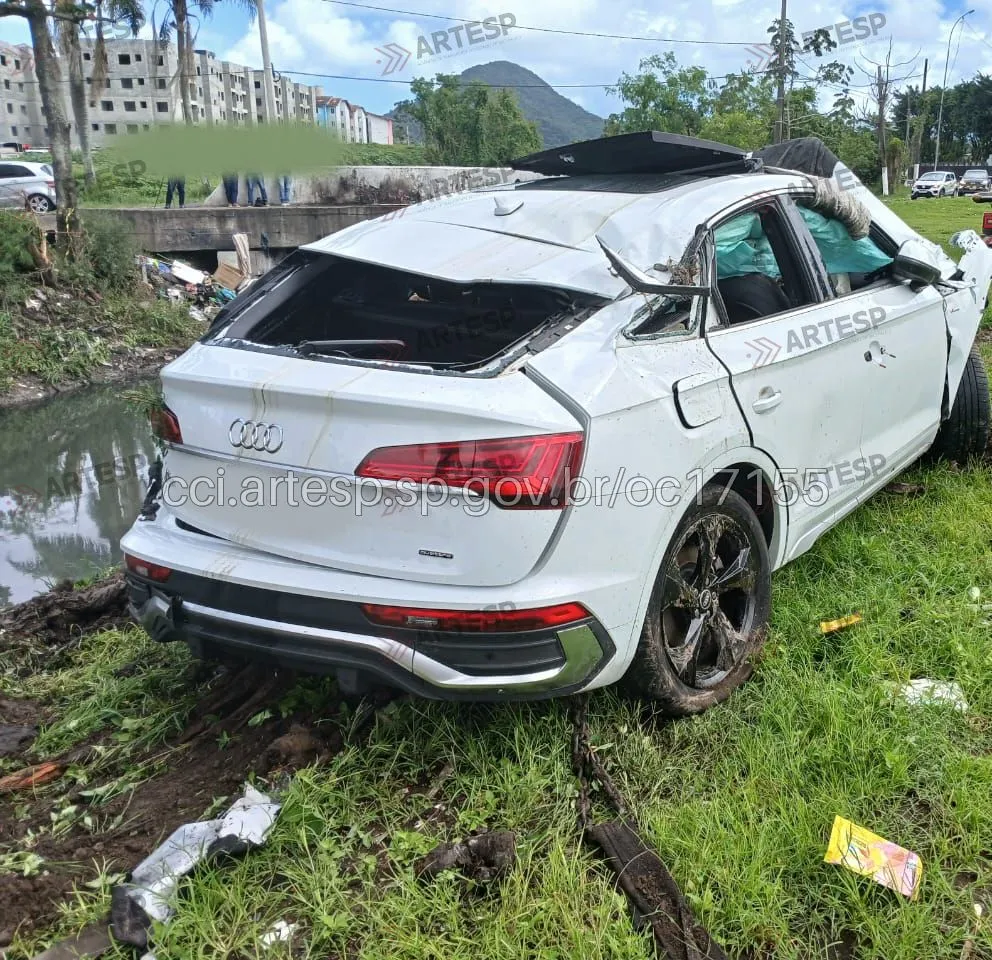 SUV Audi Q5 no km 68,4 em São Vicente