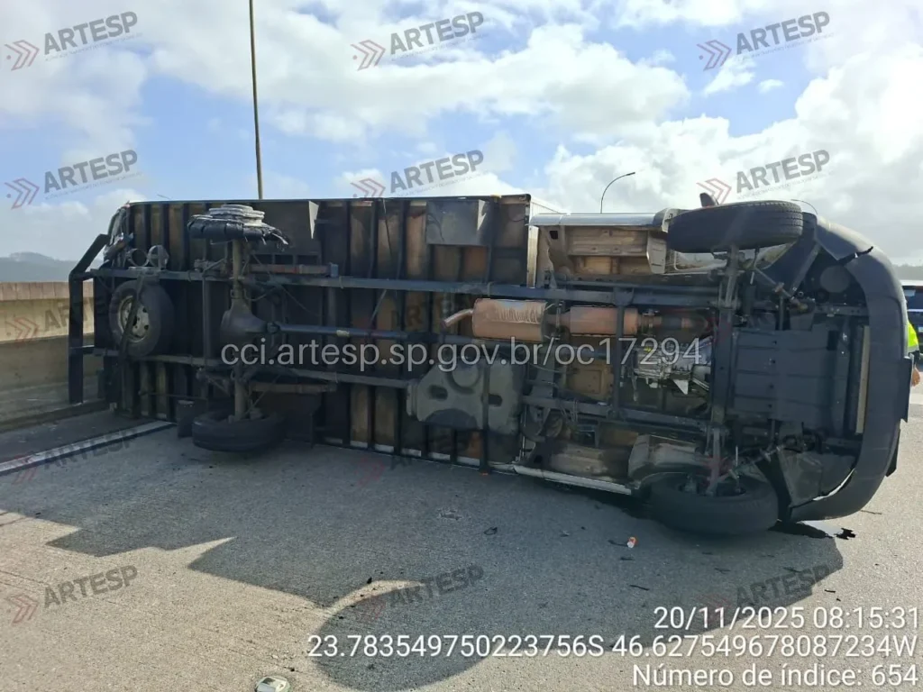 Utilitário Iveco Daily no km 66 em São Paulo