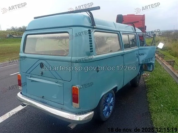 VW Kombi no km 69,4 em Louveira