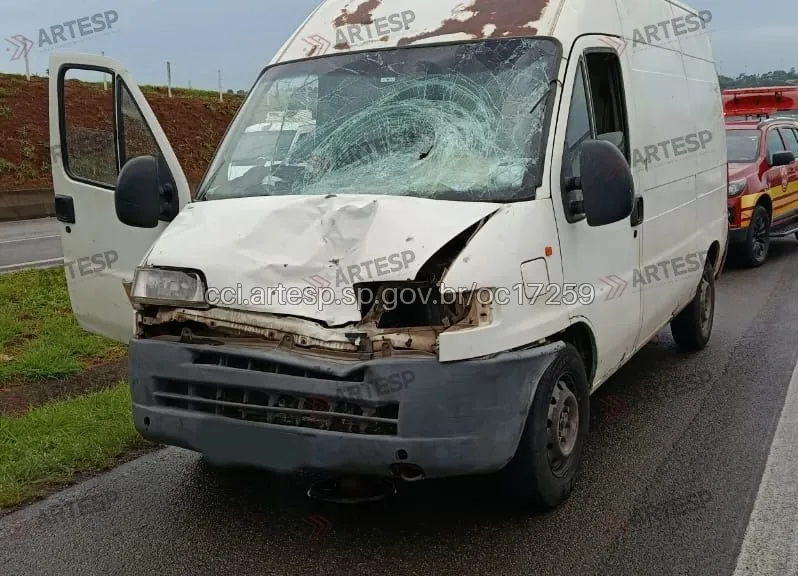 Van Renault Master no km 138 em Campinas