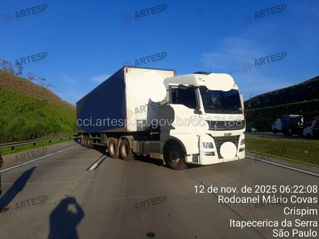 Carreta VW 28.480 no km 44,8 do Rodoanel