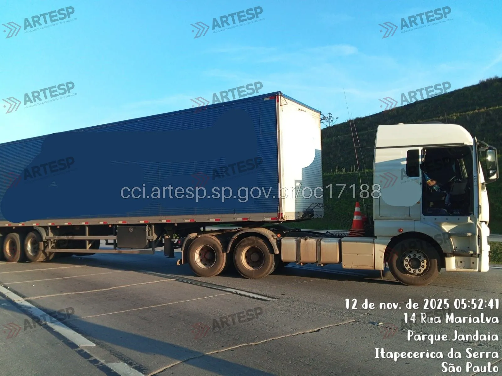 Carreta VW 28.480 no km 44,8 do Rodoanel