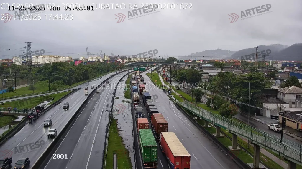 Alagamento no km 64,5 em Santos