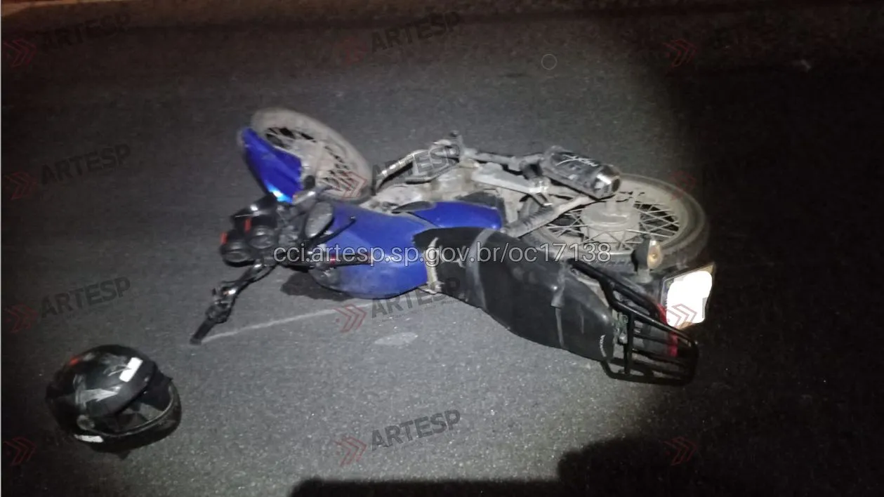 Moto Honda CG 125 rodovia dos tamoios