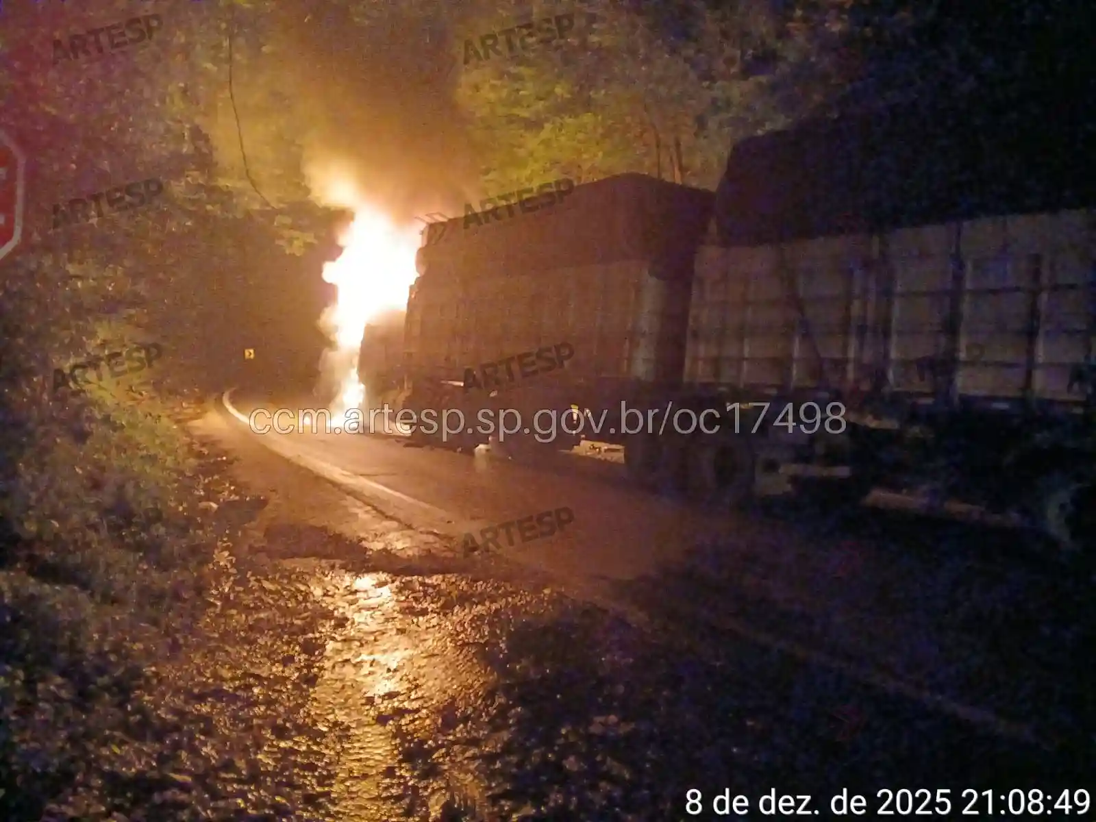 Bitrem Mercedes-Benz Axor 1933 rodovia anchieta