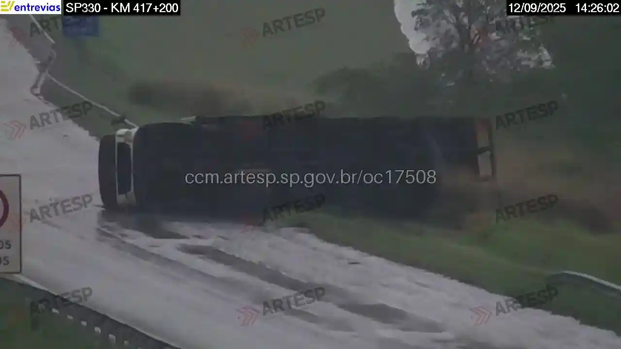 Caminhão Volvo ração rodovia Anhanguera