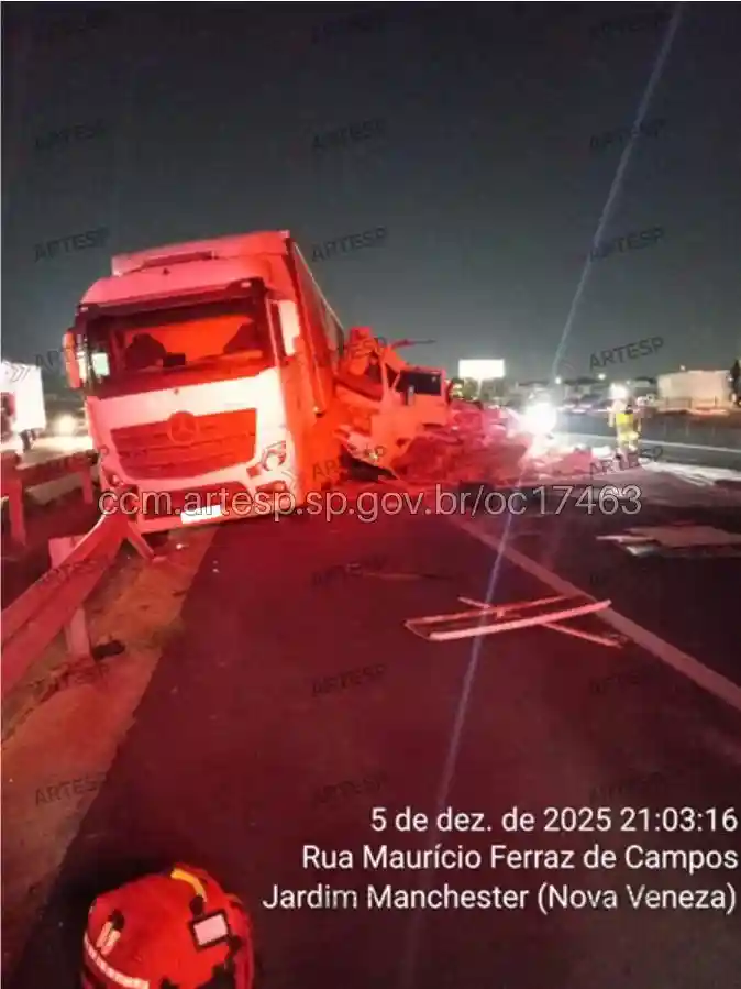 Caminhões Meredes-Benz Actros e VW Worker rodovia anhanguera