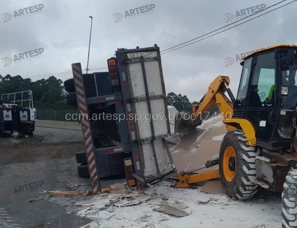 Carreta Scania 112 HS rodovia Ayrton Senna