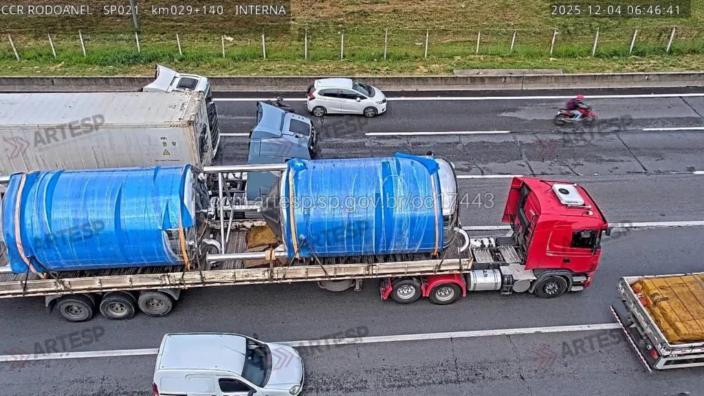 Carreta Scania e bitrem Volvo FH 540