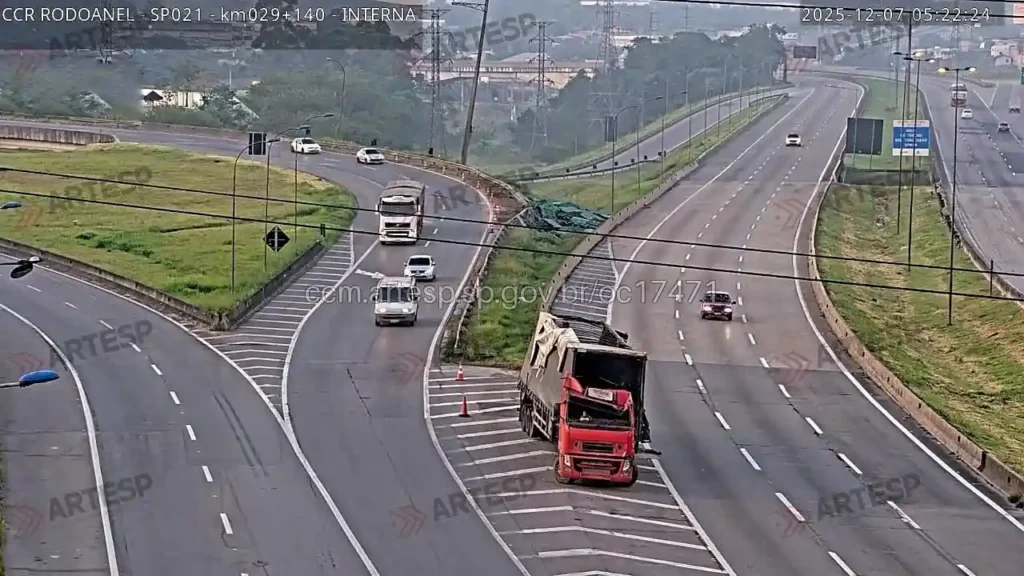 Carreta Volvo FH 440 no rodoanel