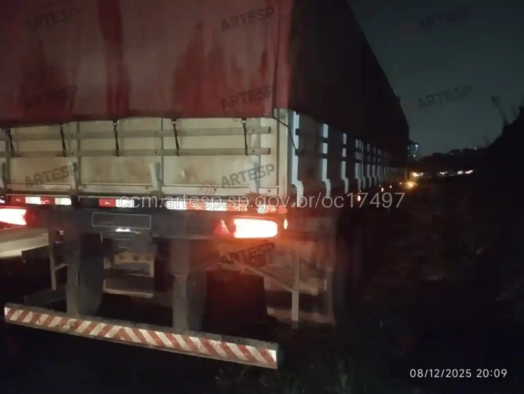 Carreta Volvo no rodoanel acidente