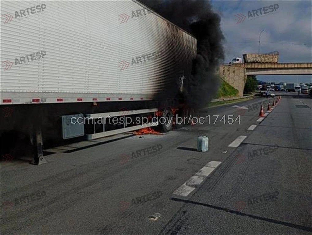 Carreta Volvo rodoanel incêndio