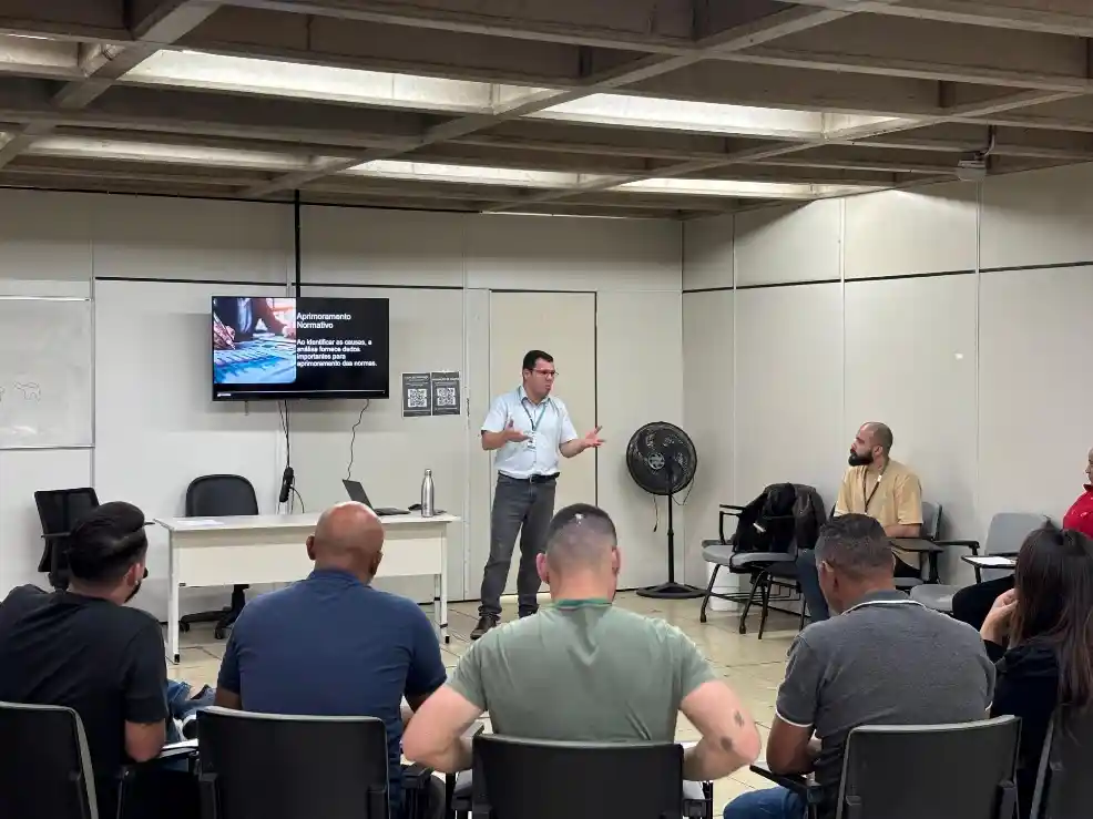 Linhas 8 e 9 promovem workshop de inteligência