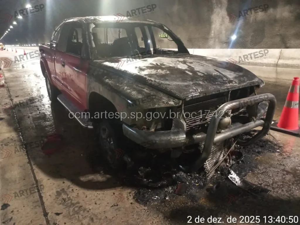 Utilitário Dogge Dakota fogo tamoios